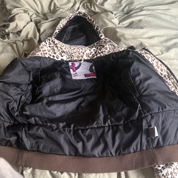 Billabong Leopard-Print Hooded Ski Jacket in Cream, Brown & Black - Picture 11 of 16
